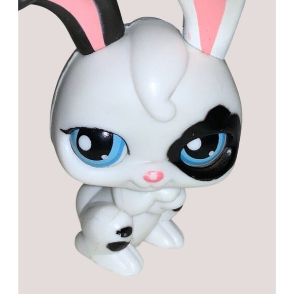 Littlest Pet Shop LPS Black & White Bunny Rabbit MOVING Blue Eyes (2006) magnet - Picture 4 of 8